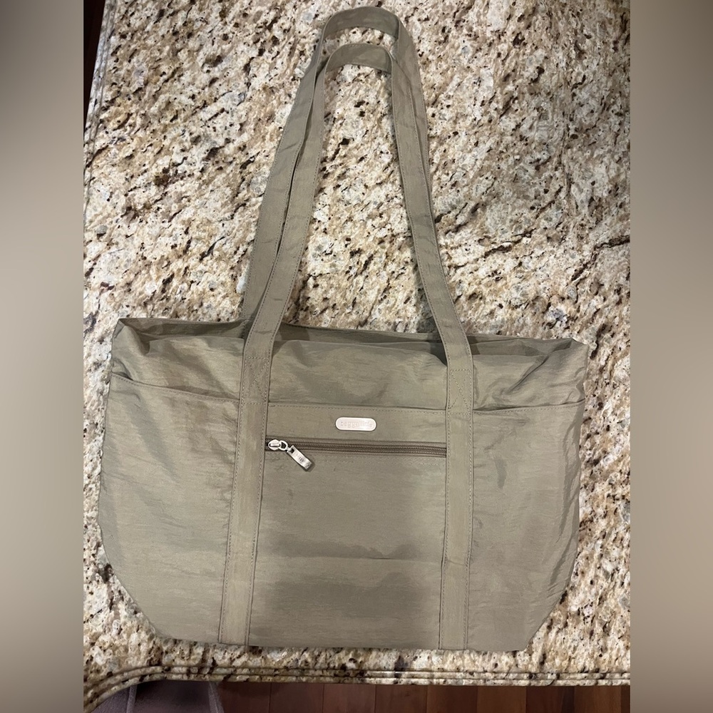 BAGGALLINI nylon tote, like new! - Picture 9 of 10